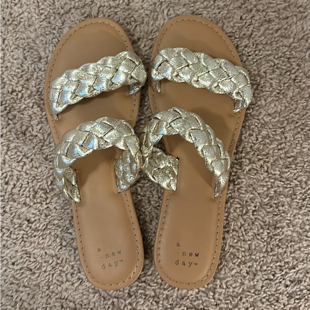 Flats sandals